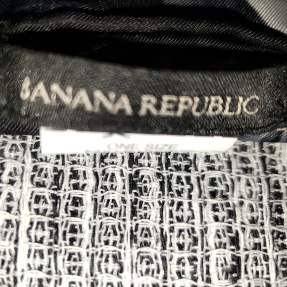 🌺🔥NEW BANANA REPUBLIC DRESSY SCARF - Picture 4 of 4